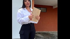 asesora inmobiliaria Acord&oacute_ Follar Con su Cliente en la casa para Convencerlo De que La compr Thumb