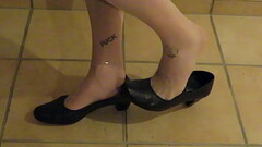 well worn GABOR Flight Attendant leather pumps - shoeplay by Isabelle-Sandrine Thumb