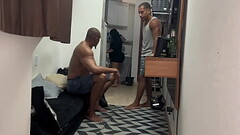 C&acirc_mera escondida! Esposa trai marido com seu melhor amigo Thumb