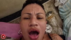 Fui provocar o safado mas ele n&atilde_o resistiu, fudeu minha buceta no p&ecirc_lo e ainda gozou de Thumb