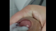 NOVINHO PAUZUDO COM FIMOSE GOZANDO NO BANHEIRO DO TRABALHO CUM BIG COCK Thumb