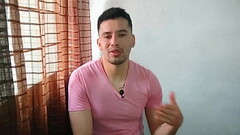 Hombre musculoso maduro me baja el pantal&oacute_n en la sala del cine y me chupa mis 20cm de verga  Thumb