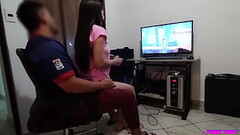 Mi Sobrina quiere Juga en mi Pc y Tiene que Hacerlo Sentada en mis Piernas Thumb