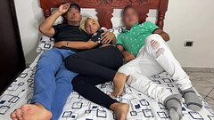 Mi Amigo me Invito a ver Pel&iacute_cula junto a su Novia pero su Novia esta con el Culo hacia mi La Thumb