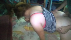 Le agarro las nalgas a mi novia con su vestido a rallas cogemos de perrito Thumb