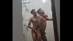 Vazou novinhos trasando gostoso no banheiro Thumb
