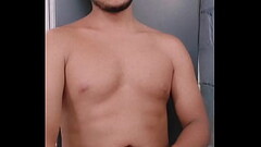 Joven De 22 a&ntilde_os Se Masturba Hasta que Sale Leche De su Polla Thumb