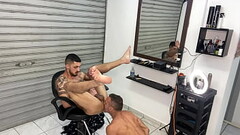 paiz&atilde_o dotado foi fazer a Barba com o barbeiro novinho n&atilde_o resistiu e leitou o rabo de Thumb