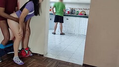 Que puta es la mujer de mi amigo, me chupa la polla mientras el esta cocinando y no puede vernos , a Thumb