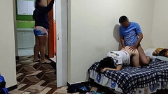 Mi vecina y yo follamos a escondidas de mi mujer cornuda , ella limpia y nosotros lo hacemos sin que Thumb