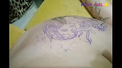 Fiz a Tatuagem Sem Calcinha S&oacute_ Pra Mostrar A Buceta E O Cuzinho Pro Tatuador. Thumb