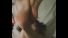 Minha princesinha com o pezinhos para o ar, dando o cuzinho e gemendo muito Thumb