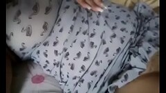 Esposa gordinha do Corno me manda video esfregando sua bucetona molhada e peluda Thumb
