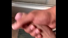 Novinho de pau grande batendo uma punheta Thumb