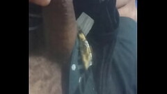Big Mike se masturbando e apresentando seu P&ecirc_nis ao P&uacute_blico Thumb