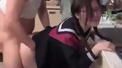 Colegiala Asi&aacute_tica es follada en la cocina mientras su pap&aacute_ la observa Thumb