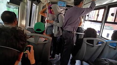 Comenzo como un arrim&oacute_n en el metrobus y termine montada encima de su verga (Twitter: @Hyperv Thumb