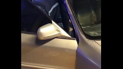 Mujer fea le agarra la polla a un hombre gordo en un carro en p&uacute_blico Thumb