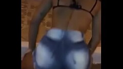 Morena Maryana Rebolando de Short Jeans Thumb