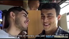 Latino espanhol aceita dinheiro para fuder com o amigo Thumb