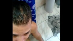 Mamando um novinho e tomando leite na cara. Thumb