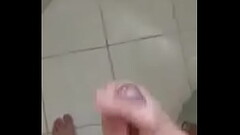 batendo uma no banheiro de casa Thumb