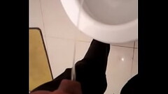 mi primo me manda video meando para que no cuente que es gay! Thumb
