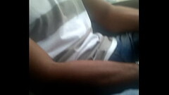 Hetero d. de Pau duro no onibus Thumb